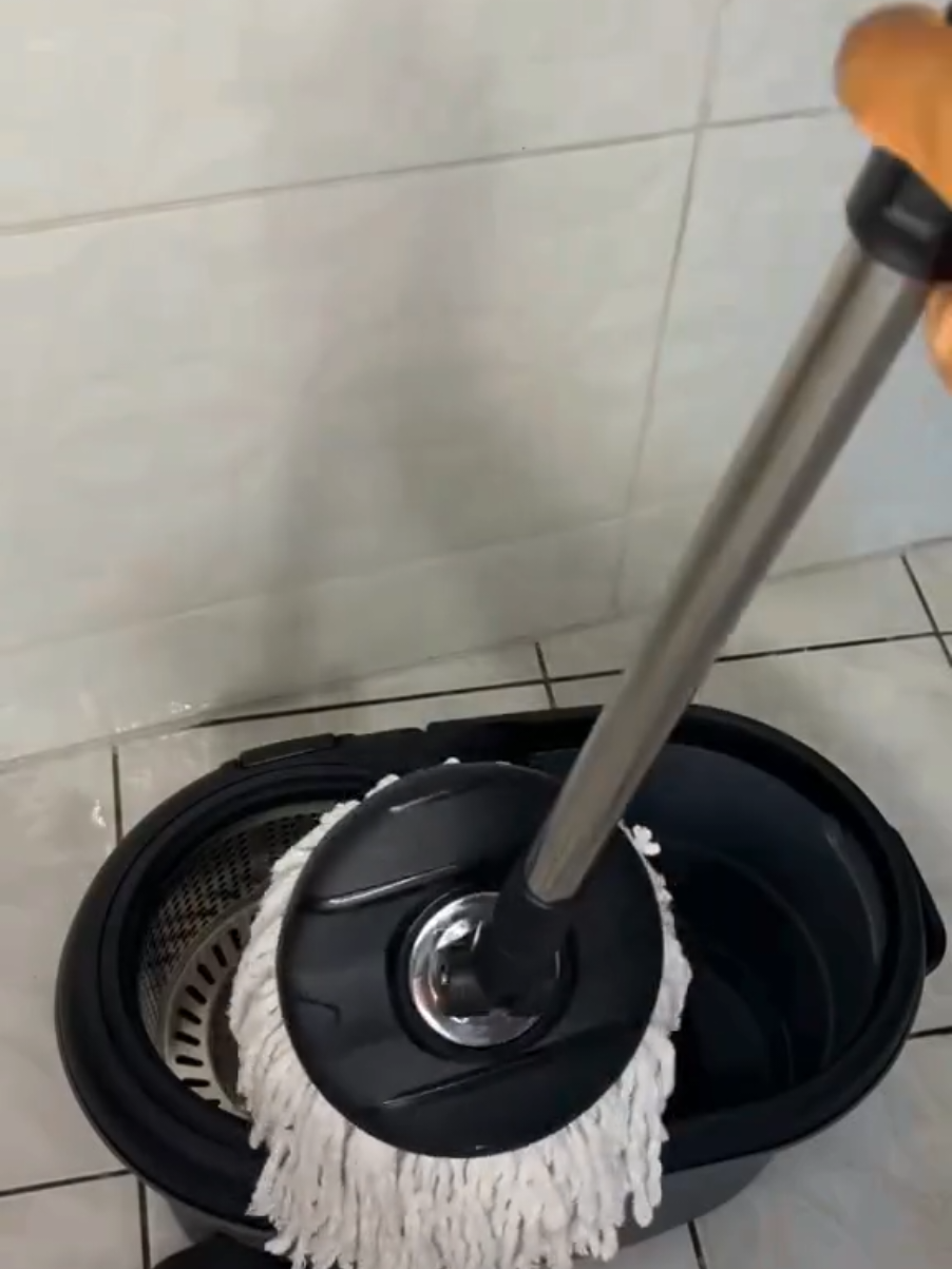 Balde Esfregão Perfect Mop Move com 3 Refis, Rodas e Alça – Cor Cinza 🧼 Limpeza prática, rápida e sem esforço! 💎✨ O Perfect Mop Move é o aliado perfeito para quem busca eficiência no dia a dia. ✨ Confira esse achado incrível no Mercado Livre! ✨ 👉 Copie e cole na barra do Mercado Livre para garantir o seu: DPWCJR-1ZN4 #PerfectMop #CasaPratica #TopAchados #DoidaPorLimpeza #FaxinaDoDia 