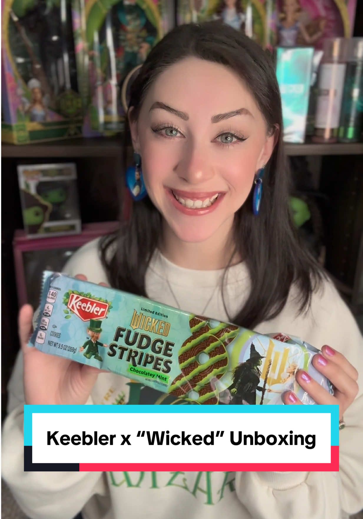 So much gratitution to the elves at @Keebler for this incredible @Wicked: For Good sweet treat! #wickedmovie #forgood #keebler #unboxing #theozvlog 