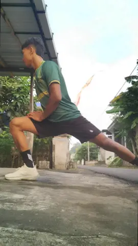 fit check 😁 #pelarikonten #pelarisiput #Running #binsik #outfitrunning 