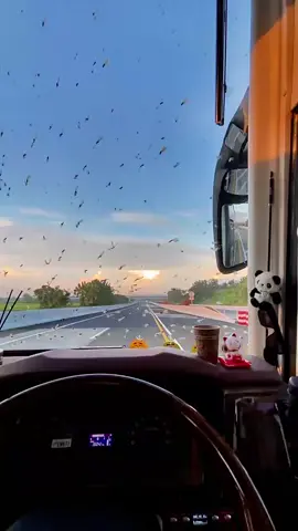 GOOD MORNING GAWEKNE WEDANG☕#pariwisataindonesia  #jetbus5singleglass #drivermudapunyacerita😎 #sahabatrenggads #dutaabaditrans 