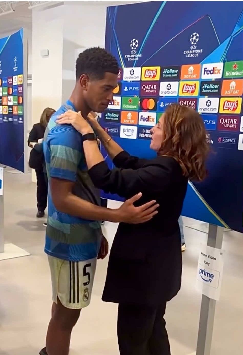 Jude and the italian journalist Alessia 🥰😂🤍🤍  #judebellingham #realmadrid #bellingham #fypシ゚ #judebellinghamedit jude bellingham