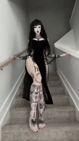 Thanks for inviting me in.. #goth #altgirl #cospay #vampire #halloween