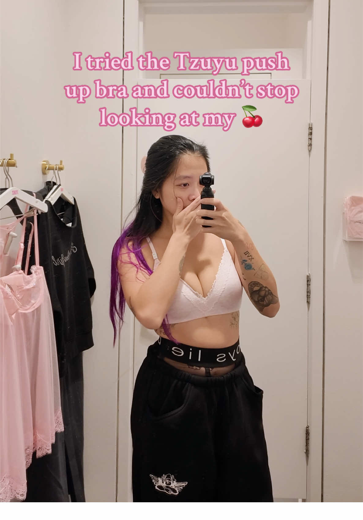 I might start wearing bras again after this……. @VSPINK @Victoria’s Secret #vsbra #vspartner #victoriassecretfashionshow #vsfashionshow #tzuyutwice 