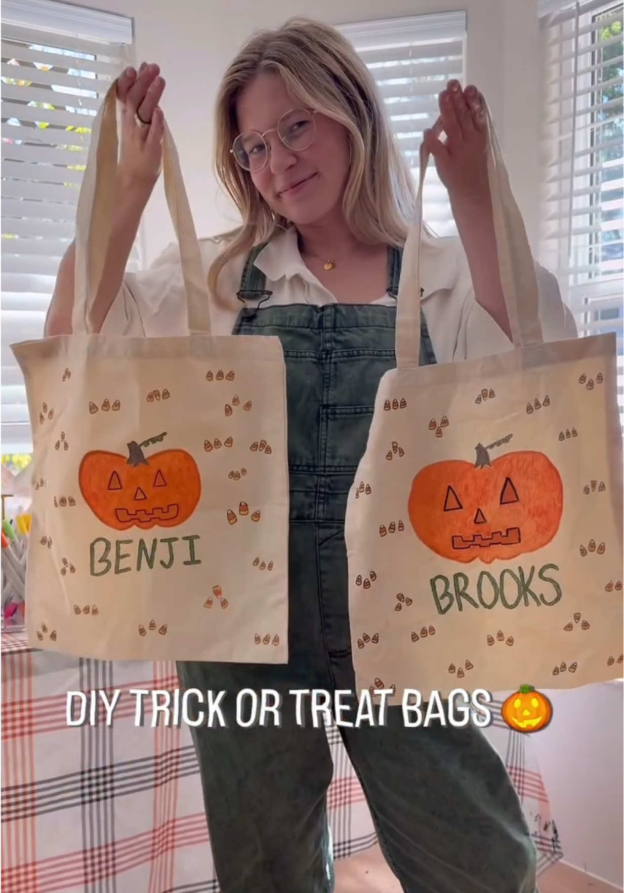 DIY Trick or Treat Bags 🎃  #halloweendiy #diyprojects #momlife #trickortreat #diycraft 