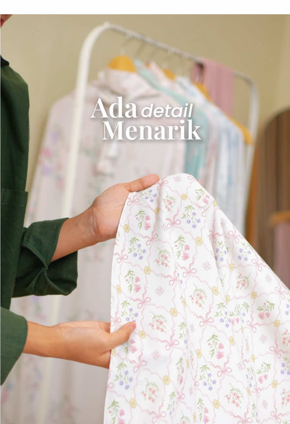 Detail-detail ini penting banget ada di mukena yang kamu pakai sehari-hari! Kalau kamu, hal pertama yang dilihat dari mukena itu bahannya, desainnya, atau warnanya? #khdjhlokaltoglobal #mukenakhdjh #mukenapremium #mukenajumbo 