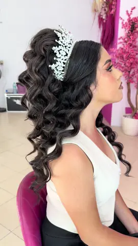 Peinado para sesión de fotos de esta linda quinceañera  #peiandodequimceañera #peinadoentendenciadequinceañera #peinadotutorial #quinceañerapeinado #peinadoxv 