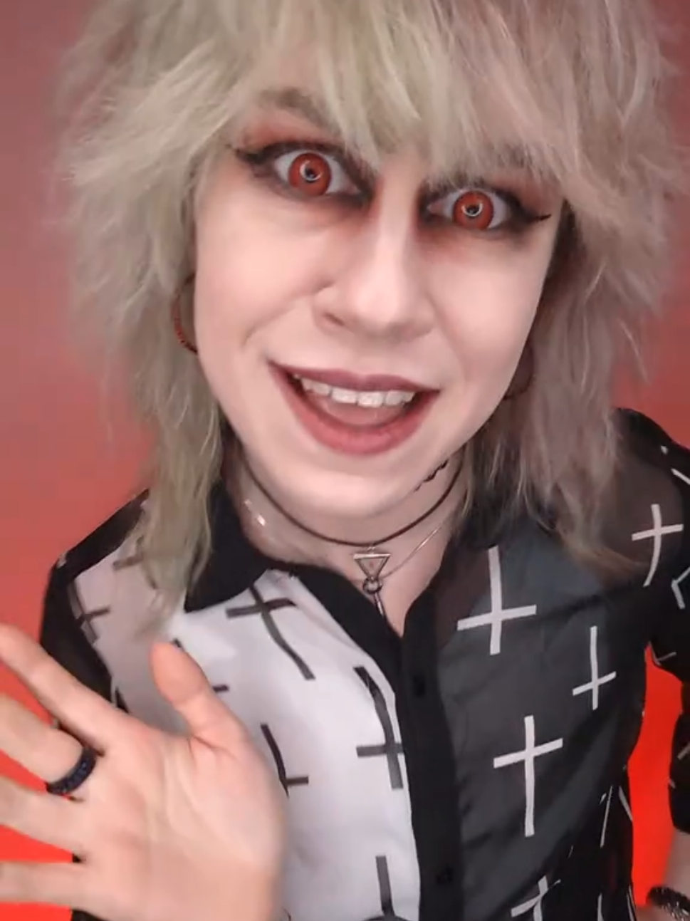 Is your narrative failing you? 🖤 #OOTD #childishgambino #makeup #altstyle #fashioninspo 