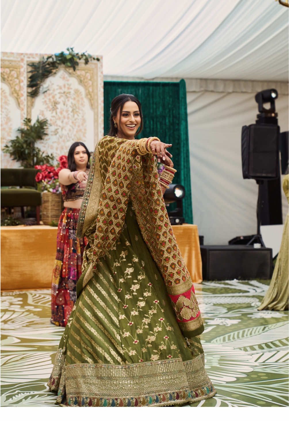Sisters🤍 #fyp #2025bride #indianbride #wedding #indiatiktok @Hashi @Khushi @Jas🦋 @Jaspreet Kaur @Jasleen Singh @Tina Dhaliwal @Amy Mhondi @Kammey Wander 