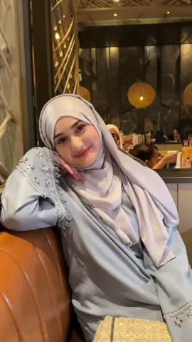 Ready siap kirim ya yg BLUE 😍 #abaya #abayaznbgallery #abayaindonesia #abayarawis 