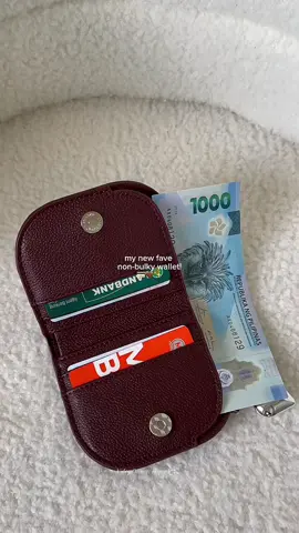 Replying to @sunny truee! this wallet ahh😩🫶 #wallet #walletforwomen #bifoldwallet #slimwallet #walletwithkeychain 