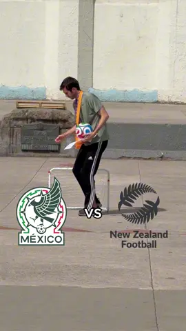 ¡Así se ganan unos boletos para ver a @miseleccionfem ! 🎟️ 🔥 @Alex Larra 🎙 salió a las calles de la #CiudadDeMéxico con una dinámica: meter un gol con el TRIONDA para ganar un pase doble y asistir al partido amistoso de México vs. Nueva Zelanda. ¡Checa quién tuvo mejor puntería! #SomosMexicoCity #Somos26