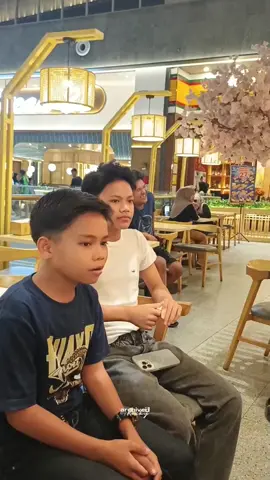 Abay nyanyi wongko ngene bareng Farel @Abay Official @Farel Prayoga. (Abay ketemu Farel) #abay #farelprayoga #ojodibandingke #jawa #minang 