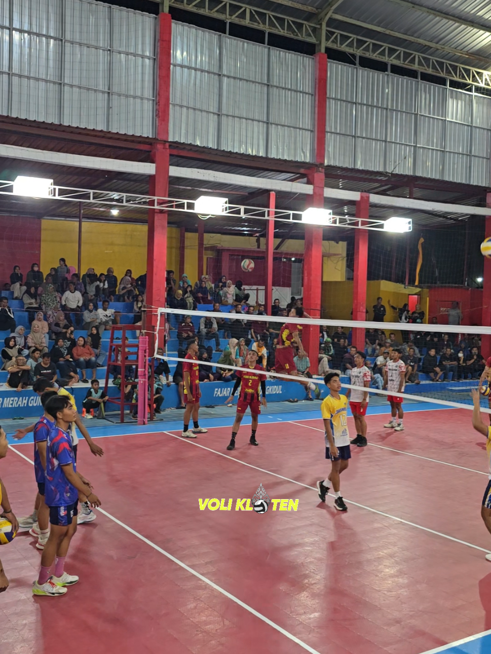 gila bola hampir pecah kalo kayak gini  video selengkapnya di youtube voli klaten #voliklaten  #volitarkam  #voliindonesia  #proliga  #volleyball 