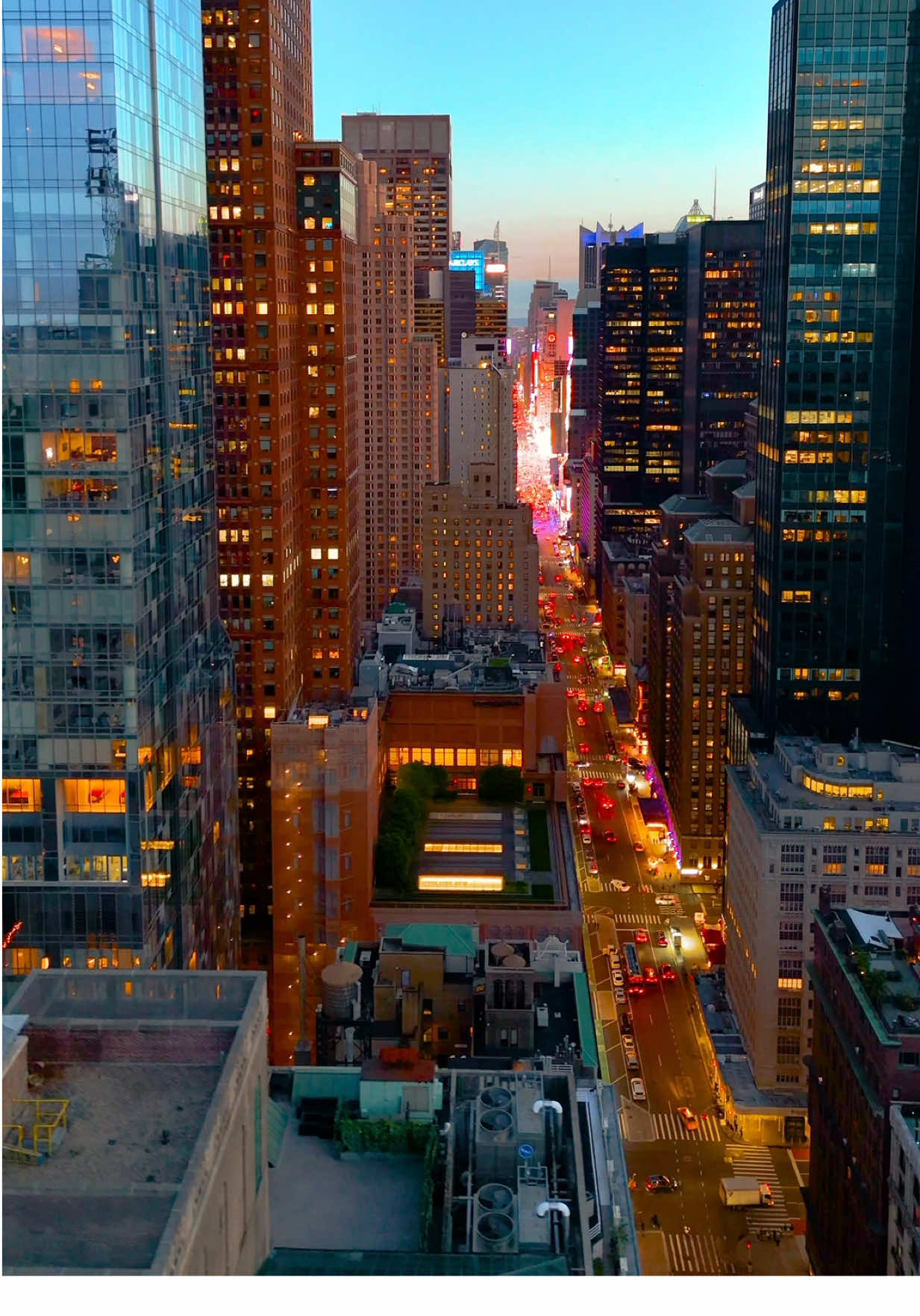 Calles de Manhattan 🌇🗽 . . . . . #nyc #newyork #newyorkcity #nyctiktok #drone 