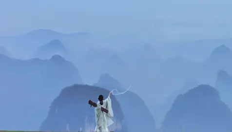 Gió nổi mây bay, lòng người chẳng yên.  #cophong #莫问归期 #macvanquyky 