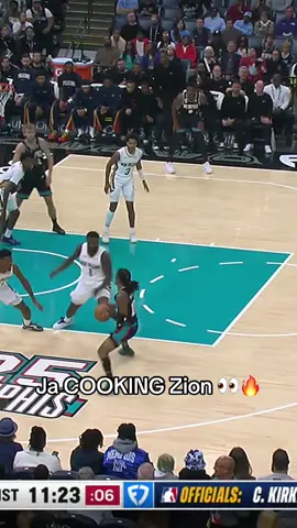 Ja taking Zion to school. 👀 #NBA #bball #basketball #jamorant #zionwilliamson 