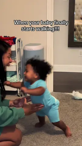 It never gets old, no matter which baby it is!! #baby #firststeps #walking #milestone 