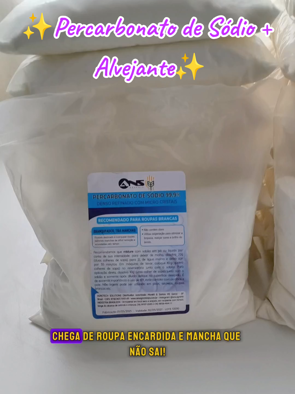 O Percarbonato de Sódio + Alvejante que some do mapa todos os dias está de volta! Eu já garanti meus 8 kits para não correr o risco. Se o carrinho laranja está ativo, é a sua chance! PARE TUDO e compre o seu kit! 🔥 POR QUE O ESTOQUE SEMPRE ZERA? Este kit não é só para roupas! Ele é o combo definitivo que: Higieniza utensílios de cozinha e canecas manchadas. Remove odores desagradáveis de ralos e lixeiras. Brilha azulejos e superfícies da cozinha/banheiro. É 100% livre de cloro e mais suave para tecidos coloridos. 💡 DICAS DE OURO: NOVOS USOS DO PERCARBONATO (Para quem ama uma casa impecável!) Se você garantir o seu kit (AGORA!), veja 3 formas incríveis de usar: Canecas e Utensílios Manchados: Coloque 1 colher de chá do Percarbonato dentro da caneca/utensílio, cubra com água quente e deixe agir por 15 minutos. Enxágue. Diga adeus às manchas de café e chá! Limpeza de Ralo e Odores: Despeje 2 colheres de sopa diretamente no ralo da pia ou box. Adicione água bem quente (cuidado!). A liberação do oxigênio ativo higieniza o local e neutraliza o mau cheiro. Reforço de Limpeza Pesada (Azulejos/Pisos): Dissolva 1 colher de sopa do Percarbonato em 1 litro de água morna no balde de limpeza. Use para limpar e desinfetar pisos, bancadas e azulejos sem esforço. ⚠️ AVISO FINAL: NÃO FIQUE DE FORA! Eu comprei 8 porque sei que ele some rápido. Não espere o próximo reabastecimento!