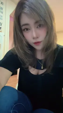 เมื่อมีสิ่งมีชีวิตอยากเข้าเฟรม 😅 #สดใส #น่ารัก #เจ้าของร้าน #ไวรัลในtiktok #มาแรงในtiktok 