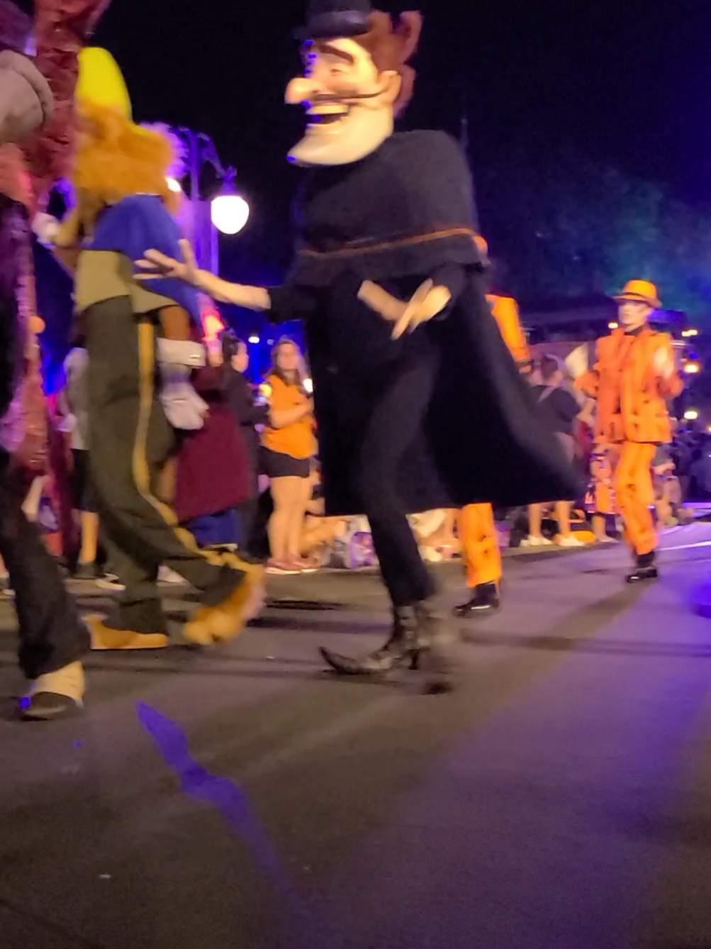 if goob isn't your favorite character I don't even understand you  #bowlerhatguy #bootoyouparade #disneyhalloween #mickeysnotsoscaryhalloweenparty 