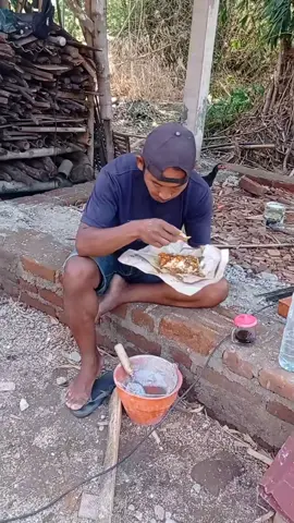 ra sah mikir sing neko neko. wayah sarapan yo sarapan wayah kerjo yo kerjo wayah dolan yo dolan. kurang penak piye jal.  #fyppppppppppppppppppppppp #foryoupage #firaltiktok🔥🔥🔥✌️ 