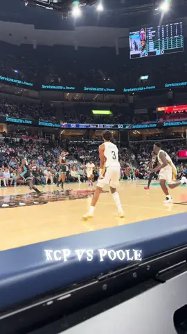 Little scuffle at the table!  I’m liking KCP #kcp #ja #poole #jordanpoole #zion 