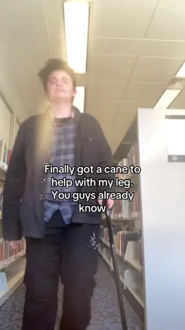 AUGGH GOD PLEASE HELP MY LEG HURTS SO BAD ITS NOT EVEN FUNNY - yes this was filmed in a library - #housemd #gregoryhouse #caneuser #fyp #xyzbca 