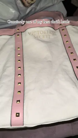 Obsessed with the Victoria bag omg #fyp #aesthetic #thrifting #fashiontok #thriftfinds 