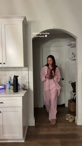 Being a nurse postpartum>>>>>being a nurse pregnant #morningroutine #icunurse #nursesoftiktok #nursetok #momtok 