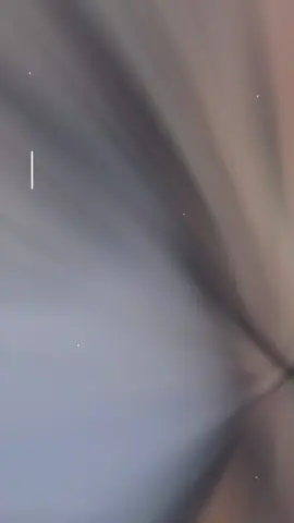 Qua trải bài này mình thấy mối quan hệ giữa bạn và họ từng có cảm xúc thật, nhưng cũng đi kèm bài học về giới hạn, giá trị bản thân và sự trưởng thành trong tình cảm ha. Ban đầu ,nếu quay lại họ sẽ chủ động hơn hoặc là thể hiện sự muốn làm lại từ đầu với bạn, nói năng nhẹ nhàng hơn, hoặc cố chứng minh rằng đã thay đổi ha. Bạn thì cũng còn mềm lòng đó, bởi trong lòng vẫn còn thương, vẫn nhớ những kỷ niệm tốt đẹp giữa 2 ngưòi ha. Mình thấy thời điểm này khá êm, nhưng đó chỉ là giai đoạn hòa bình tạm thời chứ chưa đủ gốc rễ để bền đâu hen. Lý do tại sao mình nêu vậy, vì mình thấy họ vẫn như cũ bạn ạ. Chưa thay đổi đau hen. Tức là khi tình cảm dần ổn định lại,thì các vấn đề cũ bắt đầu lộ lại, bạn vẫn là người quan tâm nhiều hơn, suy nghĩ nhiều hơn. Còn họ vẫn còn cái tôi lớn, nóng nảy, hành động theo cảm xúc như cũ. Rồi bạn sẽ phải hy sinh, nhẫn nhịn, cảm thấy như mình đang cố gắng một mình. Mọi gánh nặng, áp lực, mệt mỏi trong mối quan hệ tăng dần.Thực tế mà nói,bạn vẫn cố níu vì tin rằng lần này sẽ khác, nhưng sâu trong lòng, bạn biết mọi thứ đang quay lại đúng quỹ đạo cũ. Sẽ có biến cố xảy ra lần 2 ha, 1 sự thật bị phơi bày. Có thể là cãi vã gay gắt, phát hiện điều gì đó khiến bạn vỡ mộng. Rồi họ dễ hành động bốc đồng, nói những lời tổn thương, hay là bỏ đi khi cãi nhau ,rồi bạn lại tổn thương tiếp tục. Đây là thời điểm bạn nhìn rõ bản chất thật của mối quan hệ này, rằng dù tình cảm còn, nhưng sự thiếu ổn định và thiếu kiềm chế của họ vẫn chưa thay đổi. Nhưng cũng chính biến cố này khiến bạn thức tỉnh hoàn toàn.  Mọi chuyện diễn ra là để dạy bạn bài học nghiệp duyên, 1 vòng lặp này quay lại để bạn dứt khoát 1 lần cho xong. Họ vẫn vậy, vẫn là người muốn kiểm soát, muốn được ngưỡng mộ, chứ không giỏi chia sẻ trách nhiệm cùng bạn, vẫn muốn  tự do, sống theo điều mình thích. Dù có thể họ quay lại thật lòng, nhưng tính cách và cách yêu của họ chưa đủ trưởng thành để giữ 1 mối quan hệ lâu dài đâu bạn ạ. Đừng tiếp tục là người chữa lành cho người khác bằng nỗi đau của chính mình bạn à. Nếu quay lại, hãy đặt ra giới hạn rằng họ cần chứng minh, chứ không phải bạn cần gồng gánh. Tình yêu không đo bằng lời nói hay cảm xúc thoáng qua, mà bằng sự ổn định và trách nhiệm bạn ạ. Hãy quan sát hành động, không chỉ nghe những gì họ nói.Hãy chủ động dừng lại khi bạn cảm thấy mình không còn được trân trọng, thay vì chờ đến khi mọi thứ sụp đổ. Đừng sợ mất ai đó mà hãy sợ nhất là đánh mất chính mình khi ở cạnh người không biết giữ mình.Mà hãy xem việc họ quay lại là cơ hội để bạn chứng minh bản lĩnh là bạn đã trưởng thành, không còn yếu mềm như trước nữa. Bạn có thể tha thứ, nhưng không cần phải cho lại họ cơ hội.oke#❤️❤️❤️❤️❤️❤️❤️❤️❤️❤️❤️❤️❤️❤️❤️❤️ #🥰🥰 