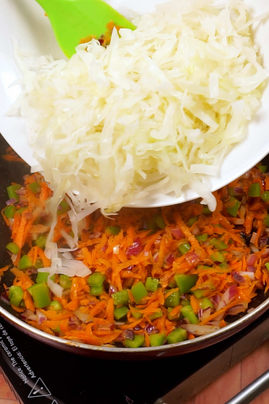 ¡Pon repollo en agua caliente y descubre el resultado que todos están comentando! #saludable #ensalada #comida #cocina #Receta 