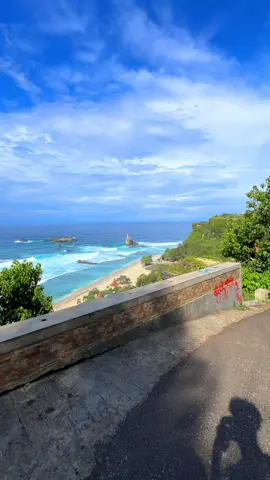 kamis,23 okt 2025. cuaca sudah mulai panas🥰 #pantaibuyutan #buyutanvillage #pacitan24jam #pacitanwonderful #wonderful 