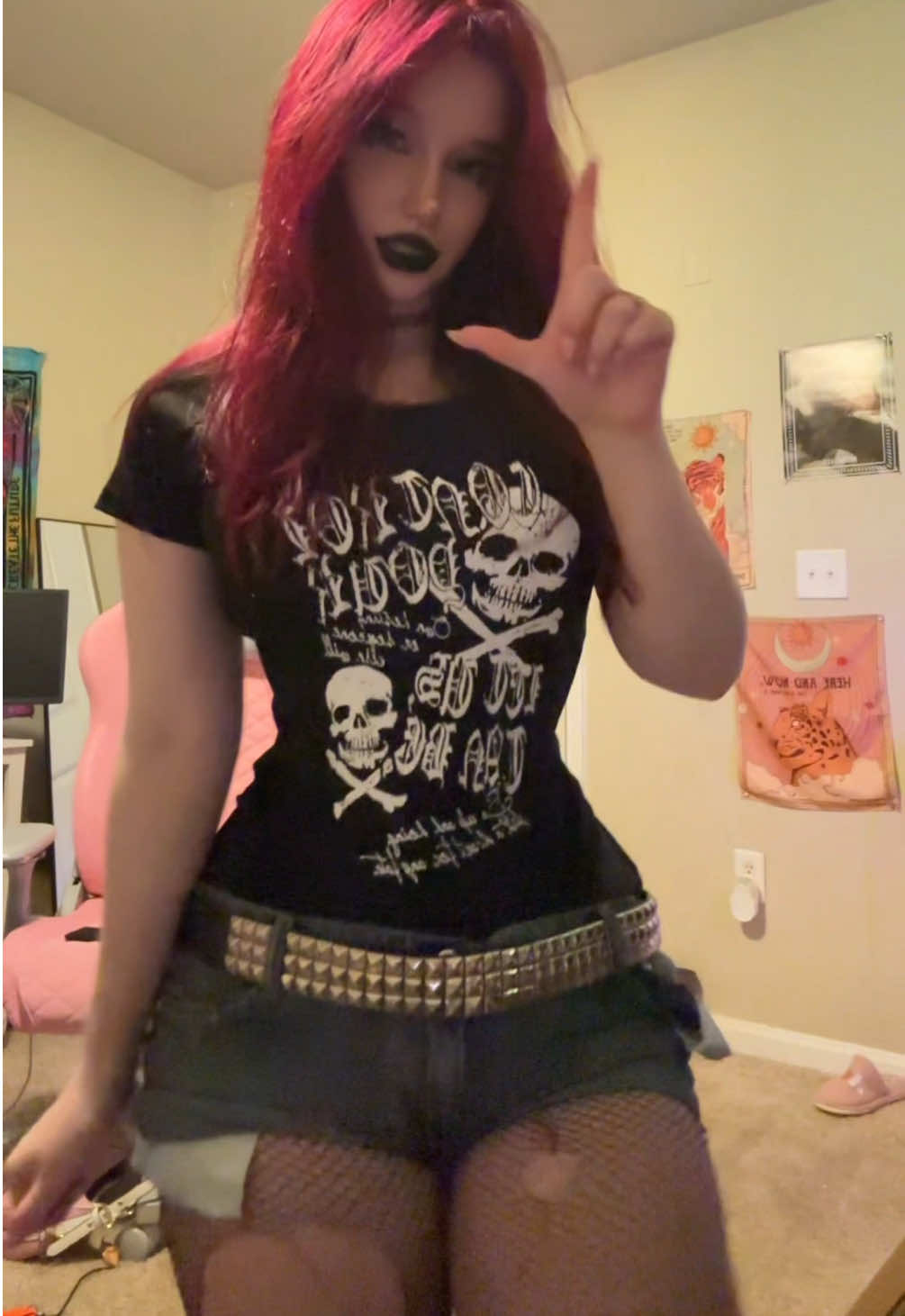 Also if there’s any trends u guys want just lemme know in the comments #gotica #gothgirl #gothmakeup 