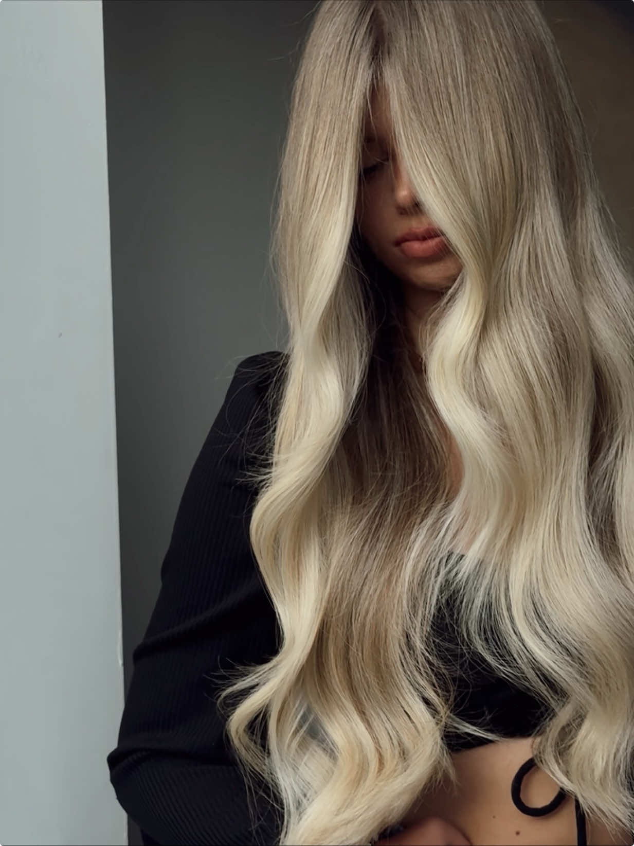 Save this for your next blonde inspo 🖤  #blondeinspo #blondehair #tampahairstylist #blondes #blondespecialist 