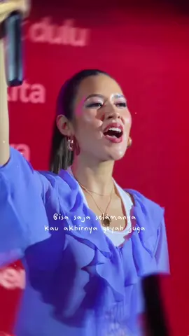 Kau akhirnya goyah juga Bukan bertahan bersama Malah kau juga harus ku yakinkan ✨ (Terserah - Raisa) #raisa #terserah #ambivert #yourraisa #junirecord 