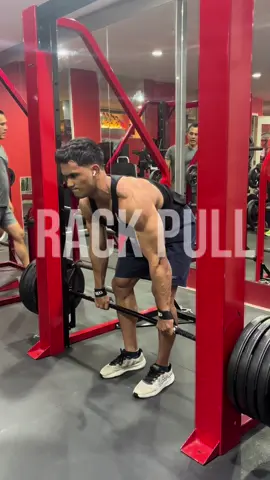 Bingung gimana cara nebelin back? Gampang — rack pull. Tapi jangan ego lifting. Fokus di power,  kontrol beban, dan rasain kontraksinya. Lo bakal ngerasain perbedaan back lo cuma dalam hitungan minggu 🔥