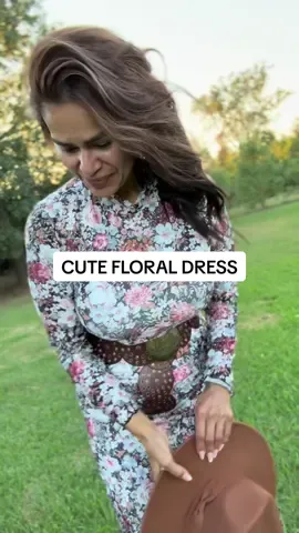 THIS cute floral dress hugs all your curves but it’s still quite comfortable! Perfect for fall outings!  ORDER YOURS HERE 🌸#creatorsearchinsights  #bodycondress  #falfashionfinds #womensweartrend #floraldress 