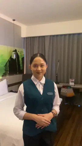 Ciri khas gen z kalo cari penginapan = aesthetic & foto-able ✨📸 Ya ngga sih genzz? Staycation kalo hotelnya ngga aesthetic buat apa donggg. Wajib foto-able dan unikk, biar ikutan cakep deh orangnyaa 🤭 Di The Southern Hotel Surabaya kamu bisa jadi se unik yang kamu mauu, yang pasti ditemenin oleh sapaan hangat dan senyum manis dari kita 🥰❤️ Yuk absen yang hobi cari spot foto aesthetic jugaaa, komen yaa! ✋🏻✨ #HotelSurabaya #TheSouthernHotel #TheWholeHotel #AestheticSpot #HotelInstagramable