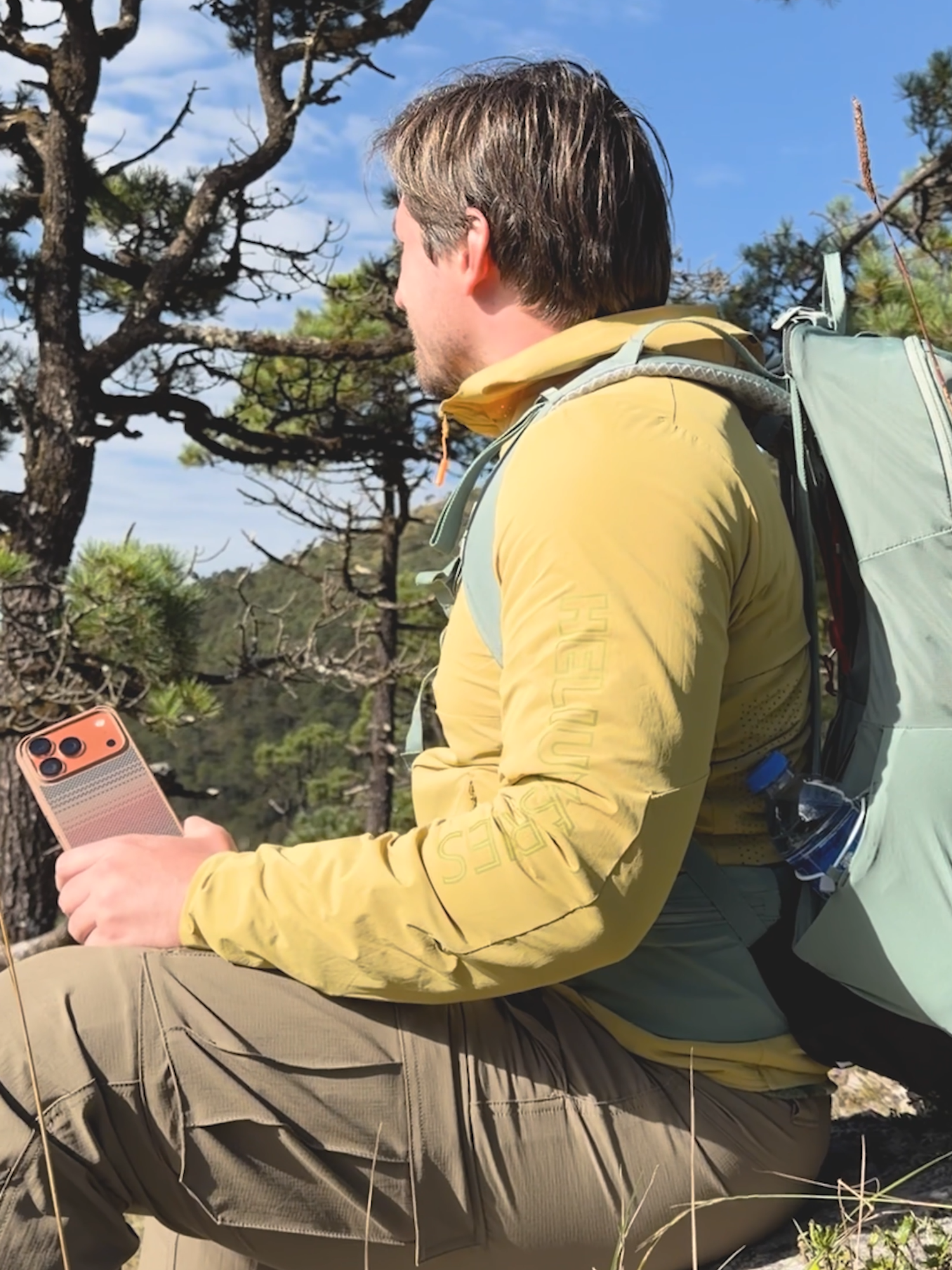 The PITAKA Aramid ProGuard Case — made for the outdoors 🌿 Arched corner cushioning gives all-around defense, keeping your phone safe anywhere you go💪 #pitaka #iphonecase #Hiking #fyp