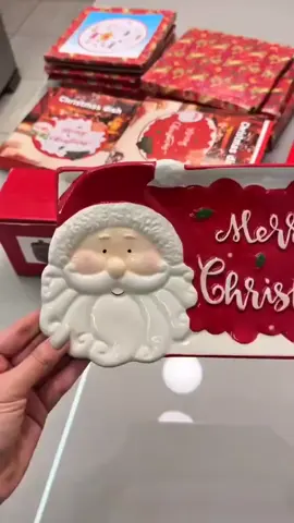 🎄🍽️ Detalhes que fazem o Natal ainda mais especial! 💫 Essas louças natalinas trazem o charme e a elegância que sua mesa merece — perfeitas para deixar cada refeição com um toque mágico ✨ Encante sua família e celebre o Natal com muito estilo e amor ❤️🎅 #natal #pratos #enfeitesdenatal #christmas #acheinashopee 