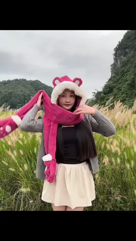 Màu đang đội là màu gấu dâu nha mí bà