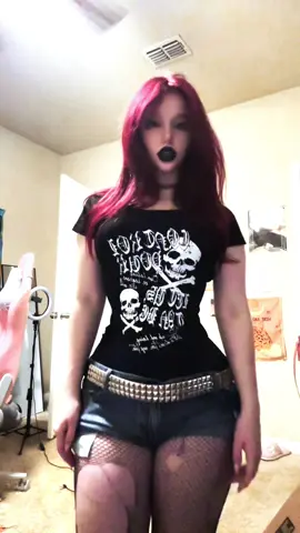 Theme song literally #gothmakeup #gothgirl #OOTD #gotica #fashion 