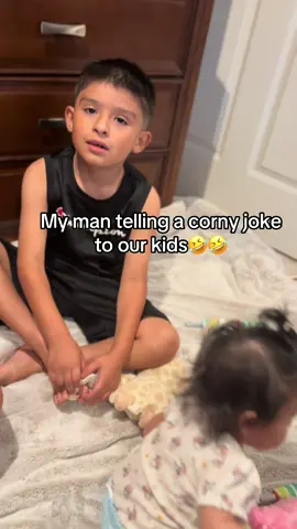 Watch the baby😂Lmaooo baby wanted to run away too🤣🤣😭 #joke #cornyjoke #funnyjoke 