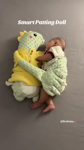 Moms new bff here 🥹 No need to carry baby all the time with this smart patting doll dor babies 😍💫🛒 #soothingpillowforbaby #smartpattingdoll #babypillow #babypattingpillow #fyp 