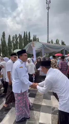 Bupati Blora menghadiri Pawai Hari Santri tingkat Kabupaten Blora di Alun-alun Blora yang diikuti ribuan santri Khozinatul Ulum...  #masukberanda #fyp #pemkabblora #foryoupage #iniblora‎ 