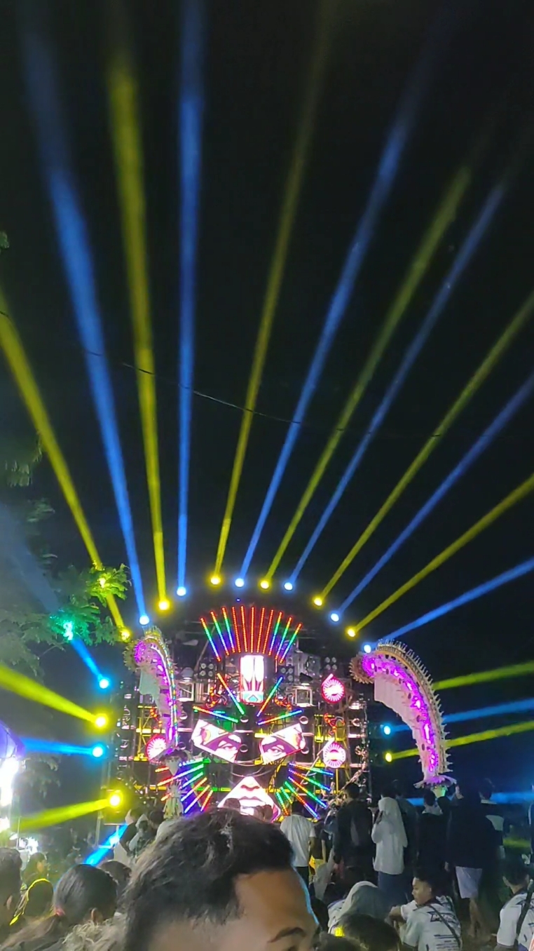 🔊🔊🌈🚶🚶🚶🚶 #soundhoreg  #lightingkarnaval  #soundsystemkediri  #sinarmusikaudio 