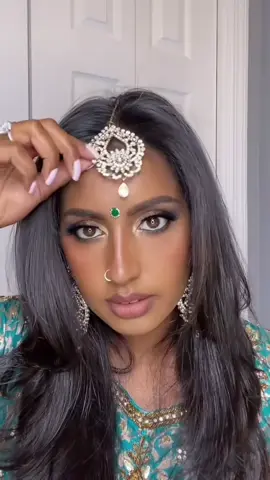 If you like this hack share it with someone he needs to try this #bridalwedding #bridalhack #tikkahack #desigirlglam #makeuplook 
