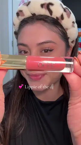 How cute is this lippie ?!!  💕✨ @Ogee Luxury Organics  #lippie #lipgloss #ogee #fyp #viral  