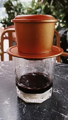 Hải Phòng - Những ngày gió lạnh đầu mùa...những cơn mưa phùn lất phất...cafe một mình...lại một mùa lạnh, một mùa cô đơn sắp tới... #guitarcoffeetv #cafemotminh #muadong #nhachaymoingay #gct 
