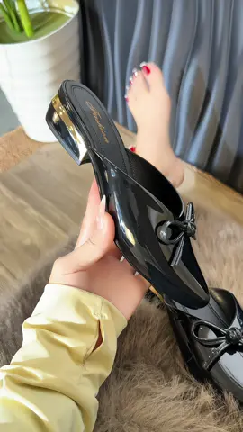 Dép sục lên chân xih xỉu #depsuc #depxinh #giaydephottrend #xuhuong #giaydep 